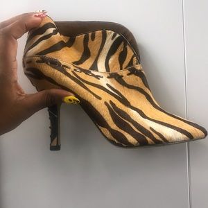 Super cute NINE-WEST short boots